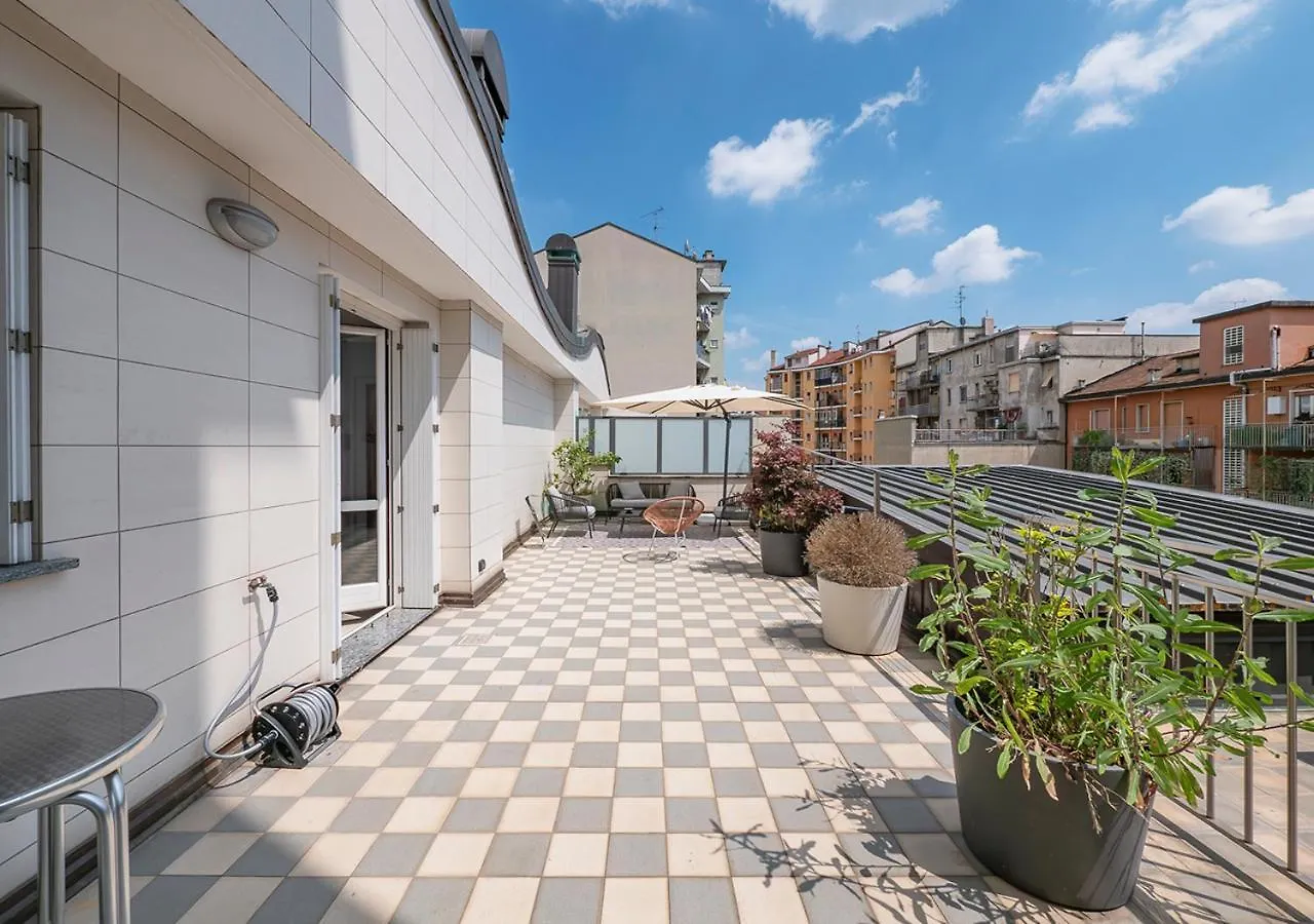 Контакты Attico A Milano - 2 Terrazzi E Netflix